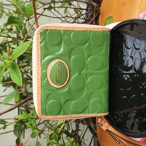 Coach Peyton zippy green patent leather wallet